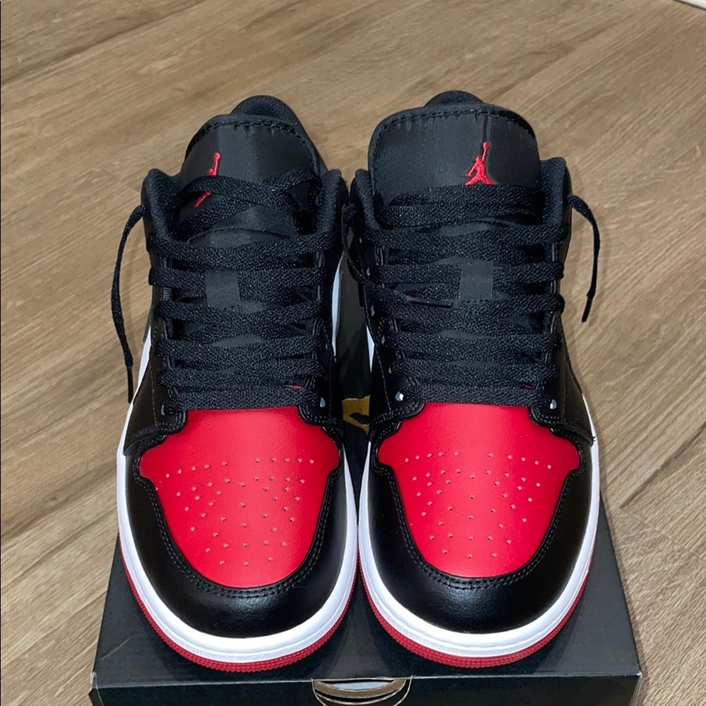 Jordan Air 1 Low Box in Black/White/Red